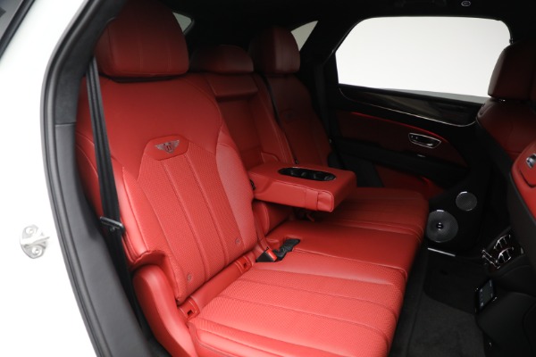 New 2025 Bentley Bentayga V8 for sale $267,820 at Bentley Greenwich in Greenwich CT 06830 25