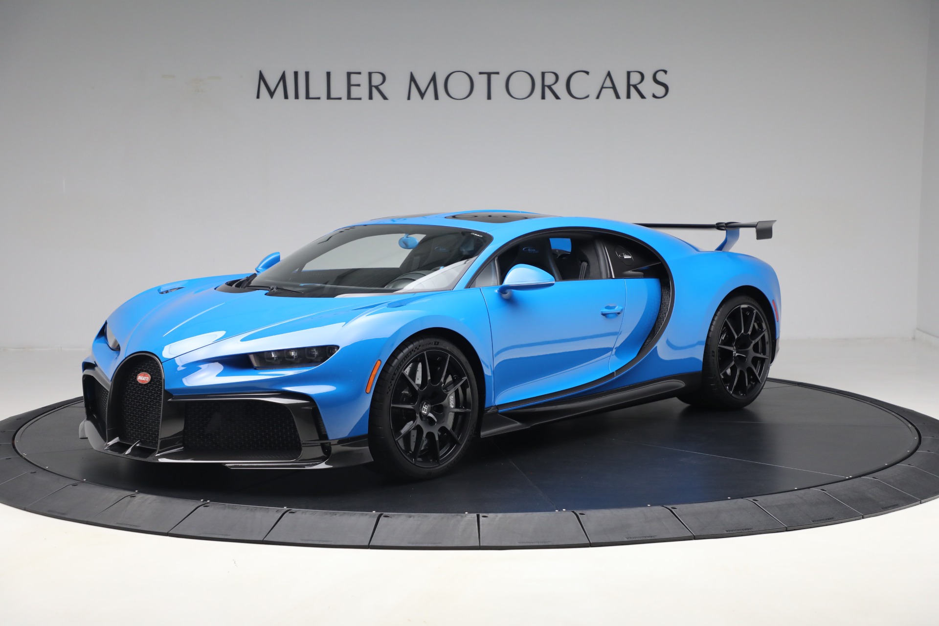 Used 2021 Bugatti Chiron Pur Sport for sale Call for price at Bentley Greenwich in Greenwich CT 06830 1