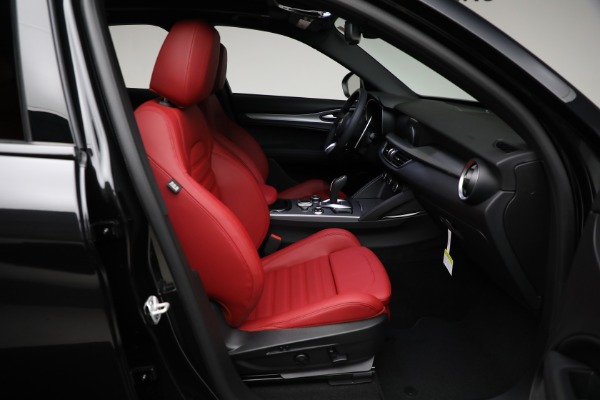 New 2025 Alfa Romeo Stelvio Veloce for sale $57,685 at Bentley Greenwich in Greenwich CT 06830 10