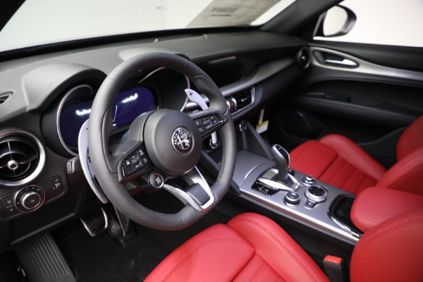 New 2025 Alfa Romeo Stelvio Veloce for sale $57,685 at Bentley Greenwich in Greenwich CT 06830 17