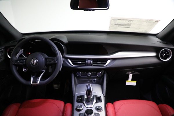 New 2025 Alfa Romeo Stelvio Veloce for sale $57,685 at Bentley Greenwich in Greenwich CT 06830 18