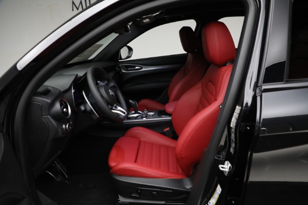 New 2025 Alfa Romeo Stelvio Veloce for sale $57,685 at Bentley Greenwich in Greenwich CT 06830 9