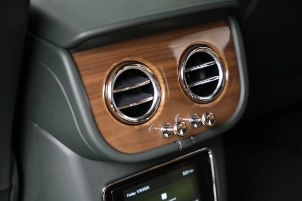 New 2025 Bentley Bentayga V8 for sale $249,525 at Bentley Greenwich in Greenwich CT 06830 23