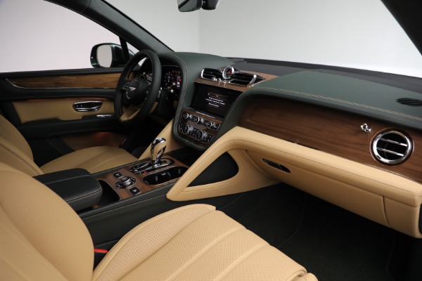 New 2025 Bentley Bentayga V8 for sale $249,525 at Bentley Greenwich in Greenwich CT 06830 24