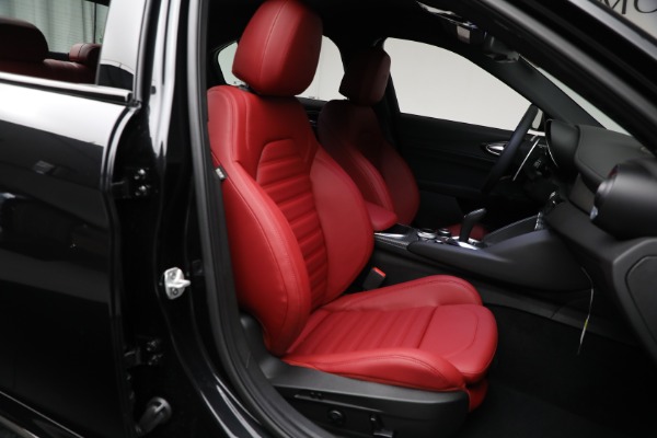 New 2024 Alfa Romeo Giulia Quadrifoglio Carbon for sale $81,632 at Bentley Greenwich in Greenwich CT 06830 13