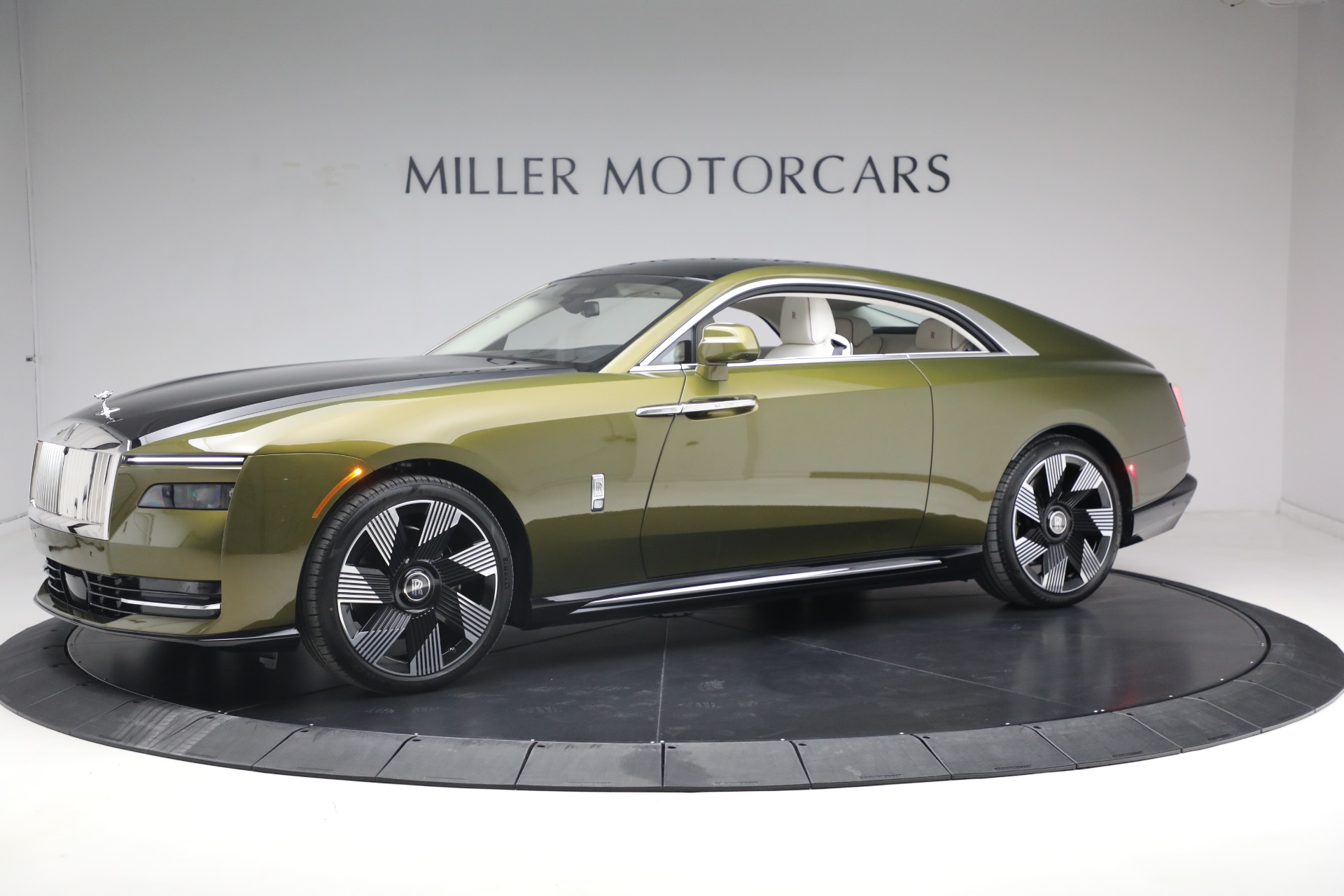 Used 2025 Rolls-Royce Spectre for sale $409,900 at Bentley Greenwich in Greenwich CT 06830 1
