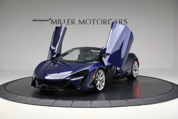 New 2025 McLaren Artura Spider TechLux for sale $327,158 at Bentley Greenwich in Greenwich CT 06830 14