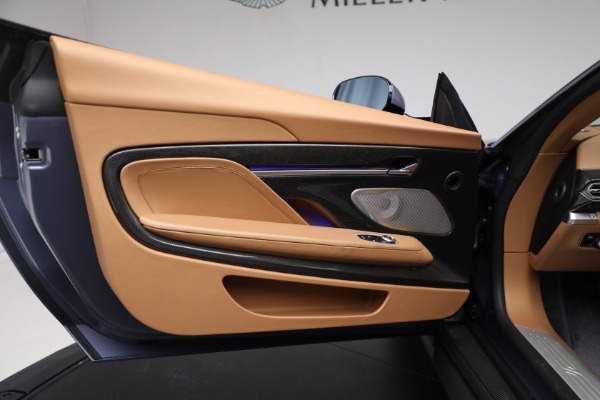 New 2025 Aston Martin Vanquish for sale $528,500 at Bentley Greenwich in Greenwich CT 06830 25