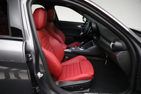 New 2025 Alfa Romeo Giulia Veloce for sale $54,285 at Bentley Greenwich in Greenwich CT 06830 14