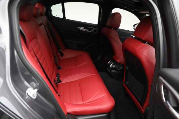 New 2025 Alfa Romeo Giulia Veloce for sale $54,285 at Bentley Greenwich in Greenwich CT 06830 15