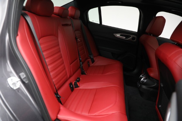 New 2025 Alfa Romeo Giulia Veloce for sale $54,285 at Bentley Greenwich in Greenwich CT 06830 16