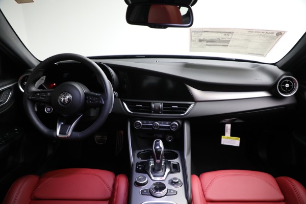 New 2025 Alfa Romeo Giulia Veloce for sale $54,285 at Bentley Greenwich in Greenwich CT 06830 17