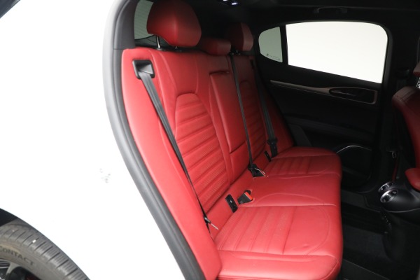 Used 2022 Alfa Romeo Stelvio Veloce for sale Sold at Bentley Greenwich in Greenwich CT 06830 16