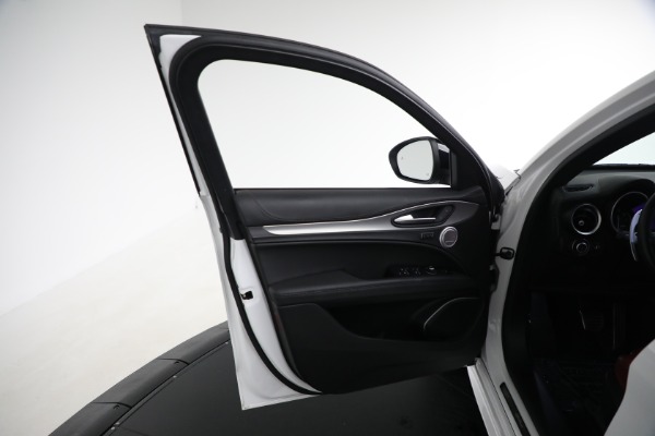 Used 2022 Alfa Romeo Stelvio Veloce for sale Sold at Bentley Greenwich in Greenwich CT 06830 19
