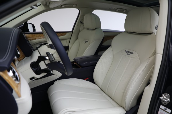 Used 2024 Bentley Bentayga EWB V8 for sale Sold at Bentley Greenwich in Greenwich CT 06830 25