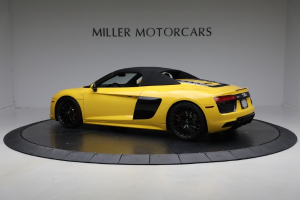 Used 2018 Audi R8 5.2 quattro V10 Spyder for sale $135,900 at Bentley Greenwich in Greenwich CT 06830 17