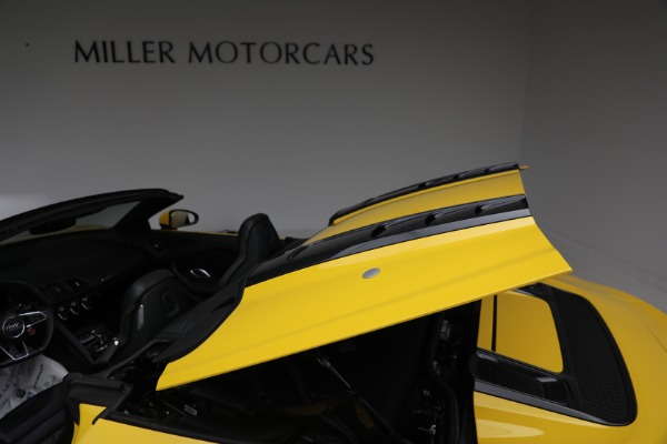 Used 2018 Audi R8 5.2 quattro V10 Spyder for sale $135,900 at Bentley Greenwich in Greenwich CT 06830 26