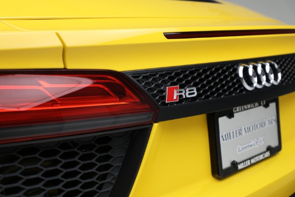 Used 2018 Audi R8 5.2 quattro V10 Spyder for sale $135,900 at Bentley Greenwich in Greenwich CT 06830 27