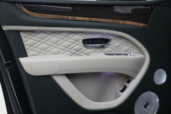 New 2023 Bentley Bentayga V8 for sale $189,900 at Bentley Greenwich in Greenwich CT 06830 18