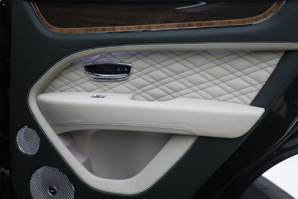 New 2023 Bentley Bentayga V8 for sale $189,900 at Bentley Greenwich in Greenwich CT 06830 27