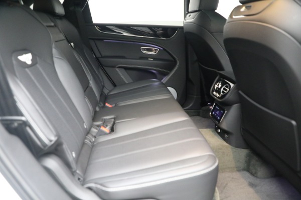 Used 2023 Bentley Bentayga V8 for sale $175,900 at Bentley Greenwich in Greenwich CT 06830 25