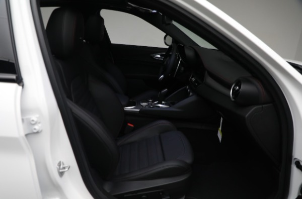 New 2025 Alfa Romeo Giulia for sale $53,290 at Bentley Greenwich in Greenwich CT 06830 14