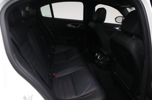 New 2025 Alfa Romeo Giulia for sale $53,290 at Bentley Greenwich in Greenwich CT 06830 18