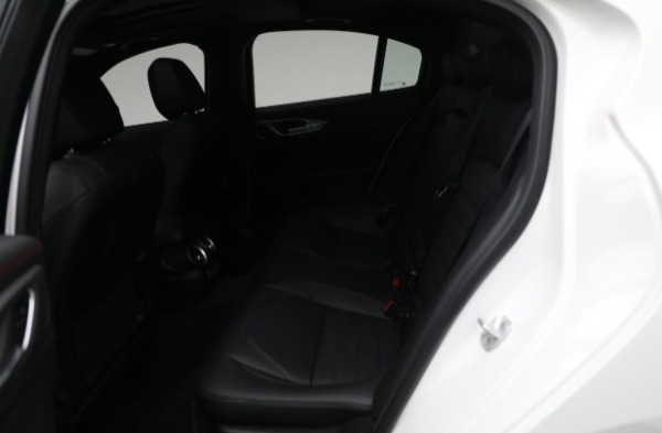 New 2025 Alfa Romeo Giulia for sale $53,290 at Bentley Greenwich in Greenwich CT 06830 20
