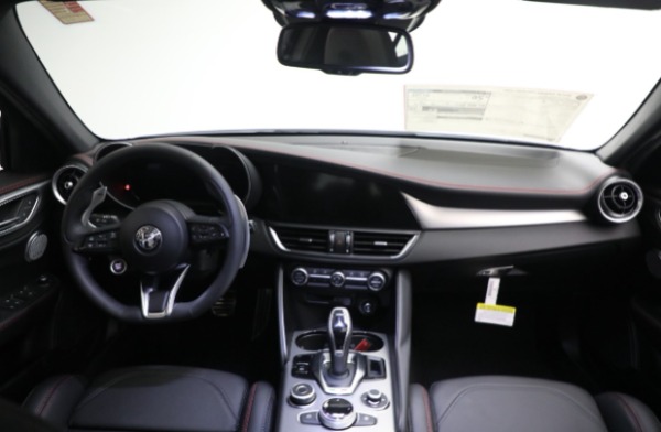 New 2025 Alfa Romeo Giulia for sale $53,290 at Bentley Greenwich in Greenwich CT 06830 23