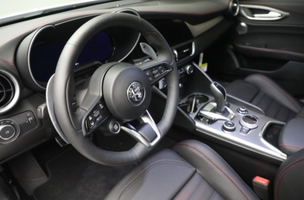 New 2025 Alfa Romeo Giulia for sale $53,290 at Bentley Greenwich in Greenwich CT 06830 24