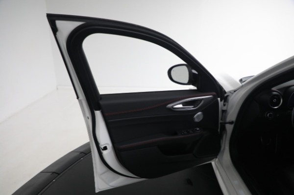 New 2025 Alfa Romeo Giulia for sale $53,290 at Bentley Greenwich in Greenwich CT 06830 25