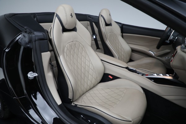 Used 2016 Ferrari California T for sale $122,900 at Bentley Greenwich in Greenwich CT 06830 21