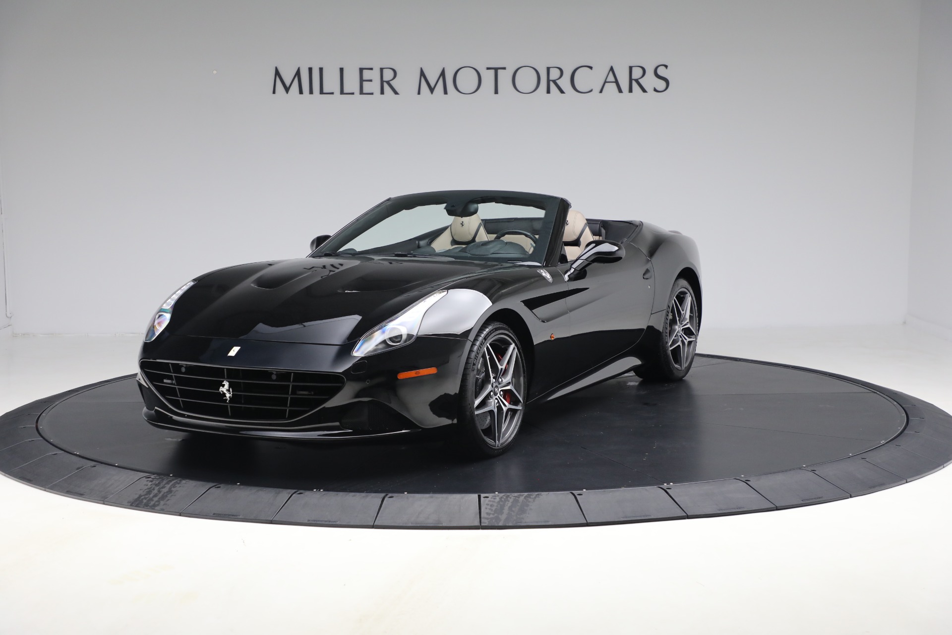 Used 2016 Ferrari California T for sale $122,900 at Bentley Greenwich in Greenwich CT 06830 1