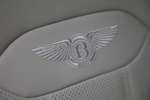 New 2025 Bentley Bentayga EWB V8 for sale $262,915 at Bentley Greenwich in Greenwich CT 06830 18