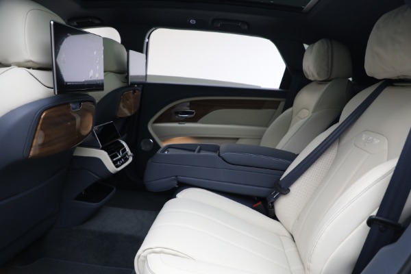 New 2025 Bentley Bentayga EWB V8 for sale $262,915 at Bentley Greenwich in Greenwich CT 06830 20