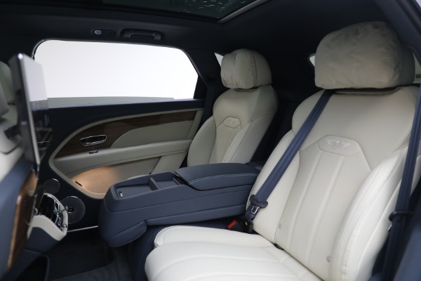 New 2025 Bentley Bentayga EWB V8 for sale $262,915 at Bentley Greenwich in Greenwich CT 06830 21