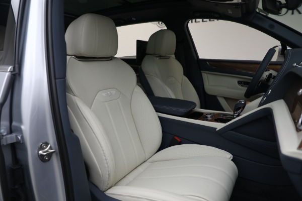 New 2025 Bentley Bentayga EWB V8 for sale $262,915 at Bentley Greenwich in Greenwich CT 06830 25