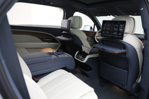 New 2025 Bentley Bentayga EWB V8 for sale $262,915 at Bentley Greenwich in Greenwich CT 06830 26