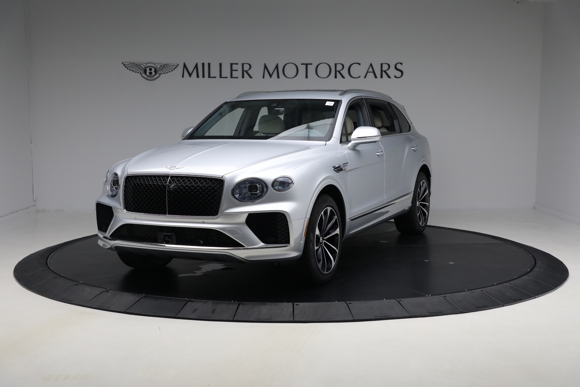New 2025 Bentley Bentayga EWB V8 for sale $262,915 at Bentley Greenwich in Greenwich CT 06830 1
