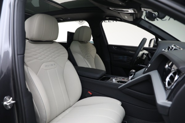 New 2025 Bentley Bentayga EWB Mulliner V8 for sale Sold at Bentley Greenwich in Greenwich CT 06830 28