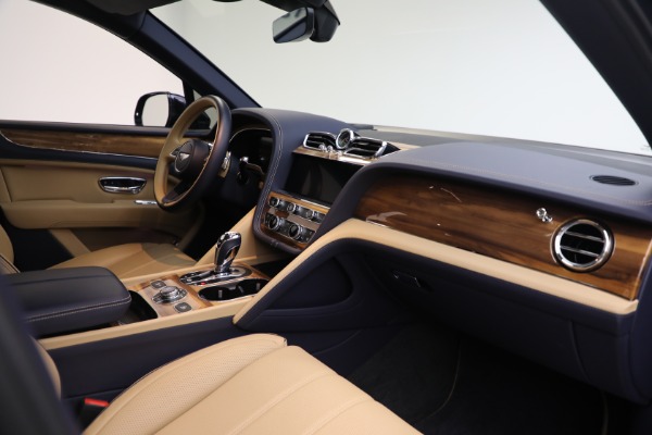 Used 2024 Bentley Bentayga EWB V8 for sale $204,900 at Bentley Greenwich in Greenwich CT 06830 28