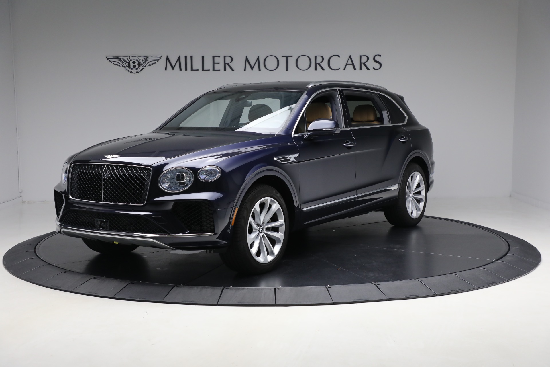 Used 2024 Bentley Bentayga EWB V8 for sale $204,900 at Bentley Greenwich in Greenwich CT 06830 1