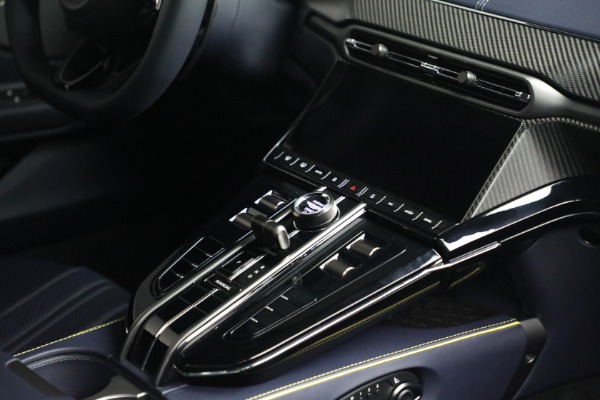 New 2026 Aston Martin Vantage for sale $240,400 at Bentley Greenwich in Greenwich CT 06830 27