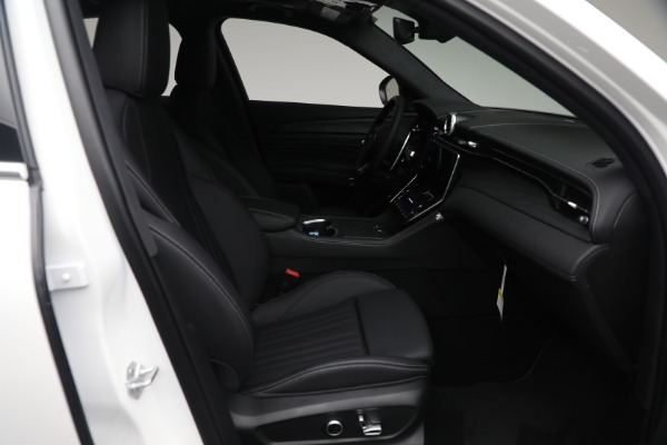 New 2025 Maserati Grecale for sale $69,315 at Bentley Greenwich in Greenwich CT 06830 15