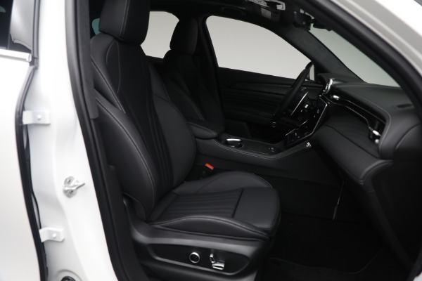 New 2025 Maserati Grecale for sale $69,315 at Bentley Greenwich in Greenwich CT 06830 16