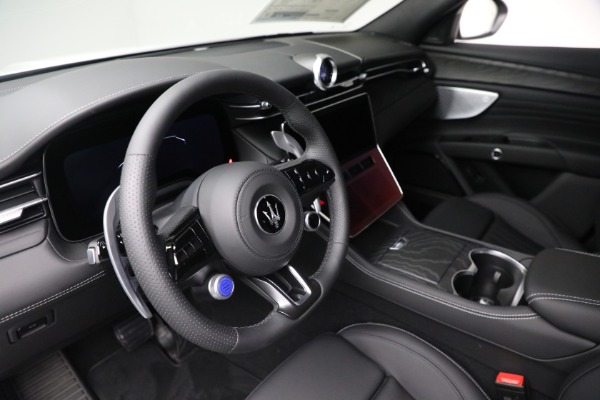 New 2025 Maserati Grecale for sale $69,315 at Bentley Greenwich in Greenwich CT 06830 23