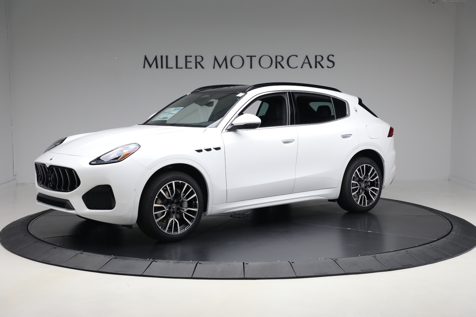 New 2025 Maserati Grecale for sale $69,315 at Bentley Greenwich in Greenwich CT 06830 1