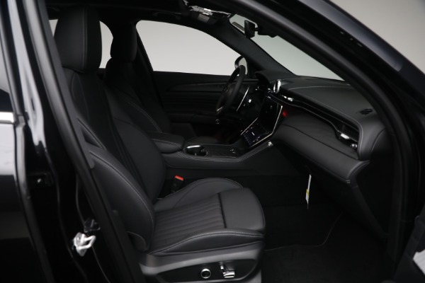 New 2025 Maserati Grecale for sale $71,739 at Bentley Greenwich in Greenwich CT 06830 16