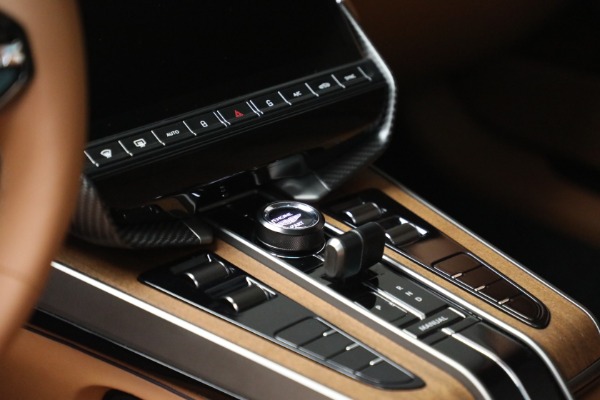 New 2026 Aston Martin Vanquish for sale $498,000 at Bentley Greenwich in Greenwich CT 06830 26