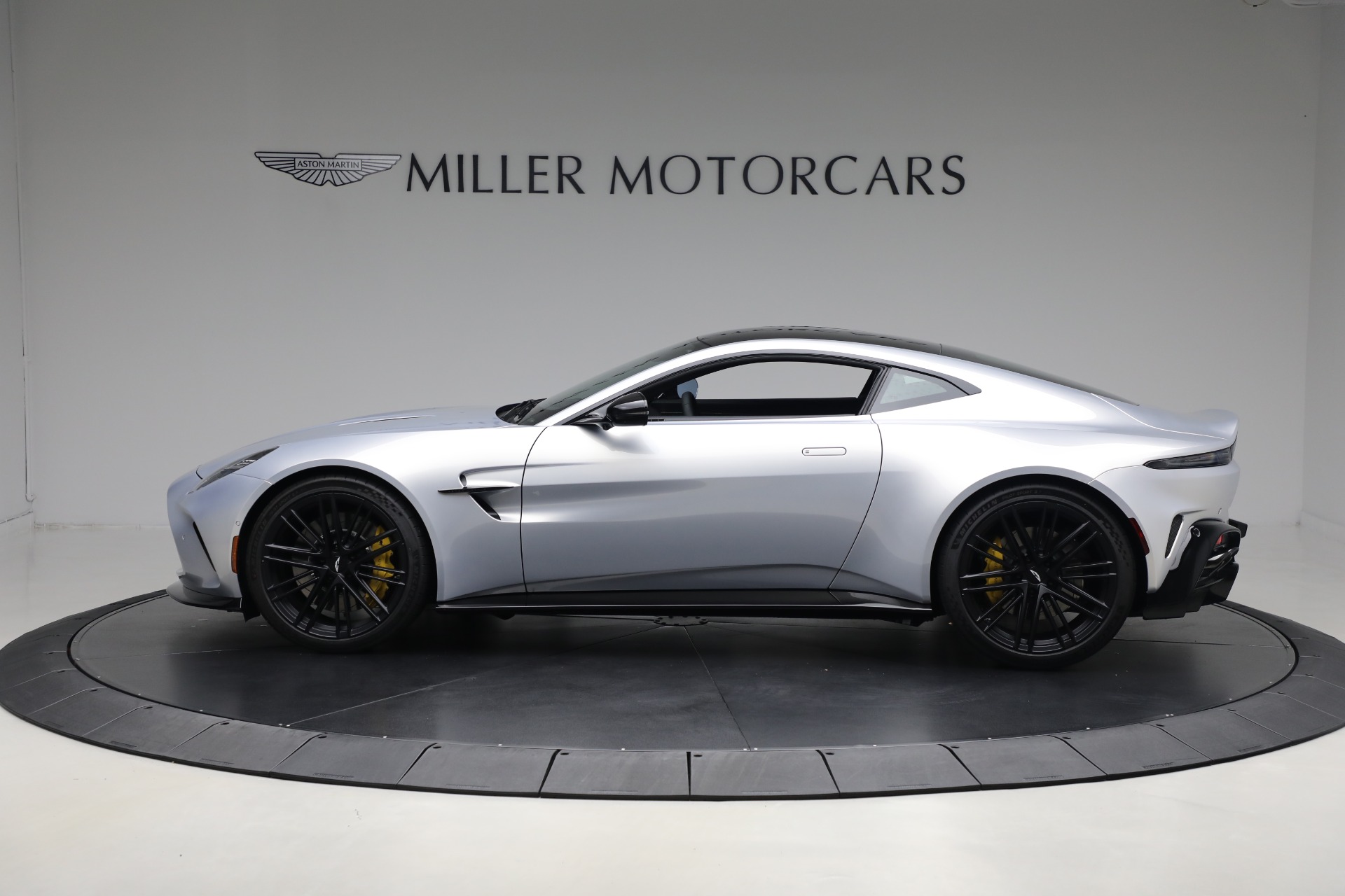 Aston 3　その他オマケ New 2026 Aston Martin Vantage For Sale (Special Pricing) | Bentley